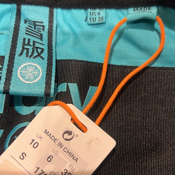 Turquoise Women’s super dry snow ski or snowboard pants size 6 NWT - Picture 3 of 4